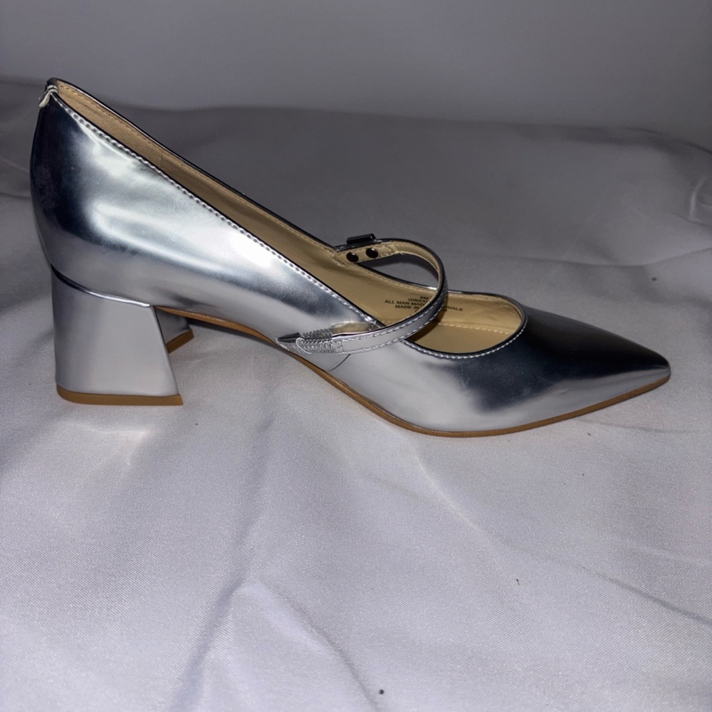 Guess Zands Silver Patent Leather Block Heels With Strap Size 8M